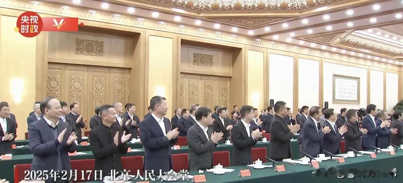 今天，在人民大会堂召开的民营企业工作会议，看到马云回归了。不知道这次是不是主攻医