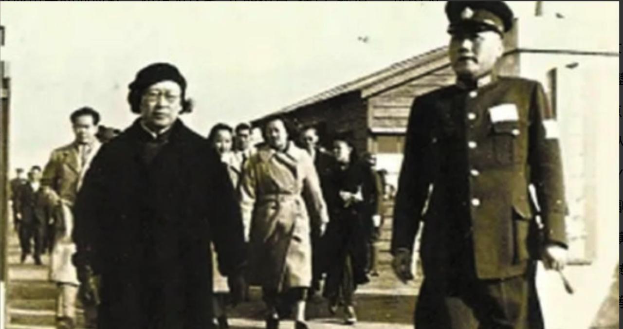 1938年春，少将叶蓬求见陈诚。陈诚将名片扔进纸篓：“以后别让他进！”叶蓬大骂：