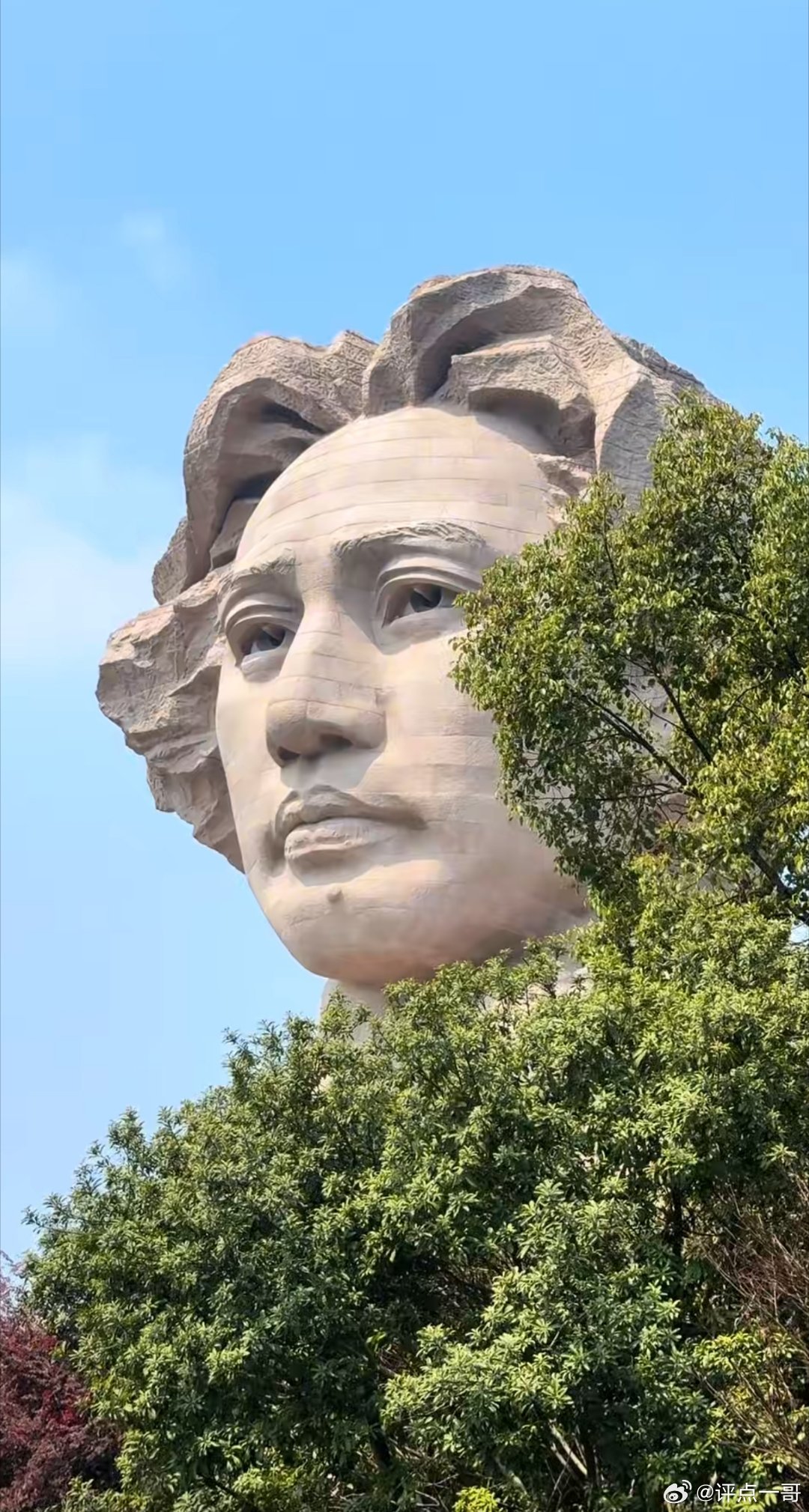 华夏幸有伟人生，抗战平蒋重拾中华梦 