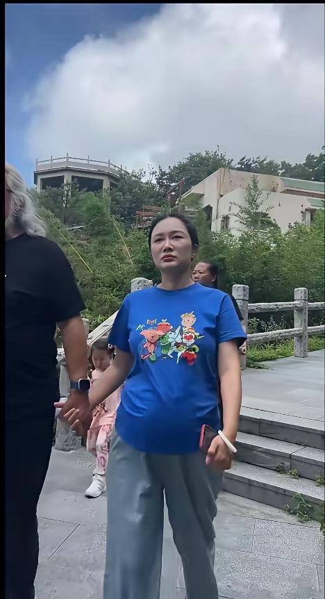 老艺术家又有喜了！恭喜张导！