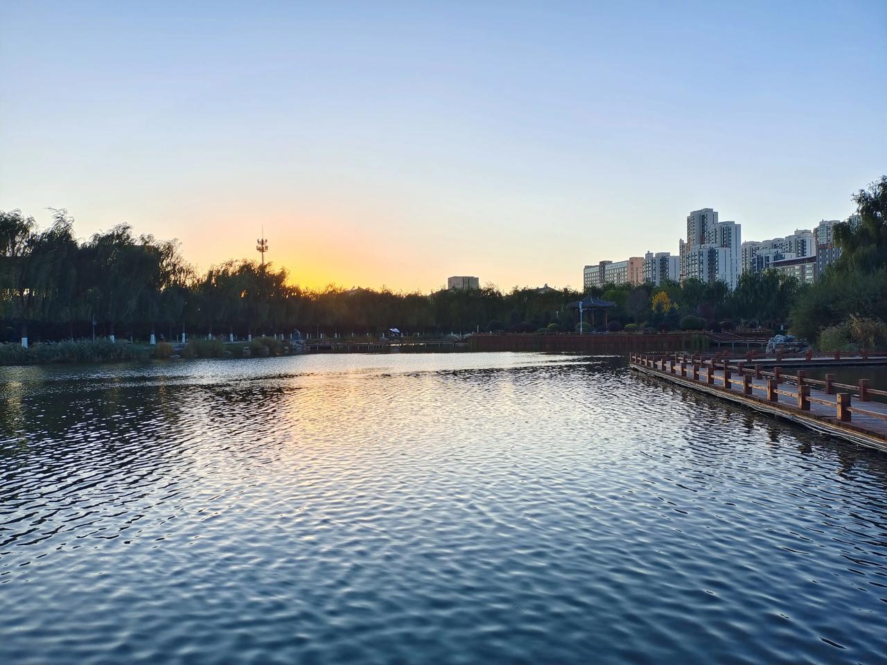 说出你与互联网的故事 “砥砺奋进新征程 网聚青城正能量——互联网伴我成长”主题作