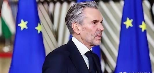 荷兰首相肖夫就格兰陵岛发表声明，他说，如果美国强行军事干预格陵兰岛，那么北约和欧