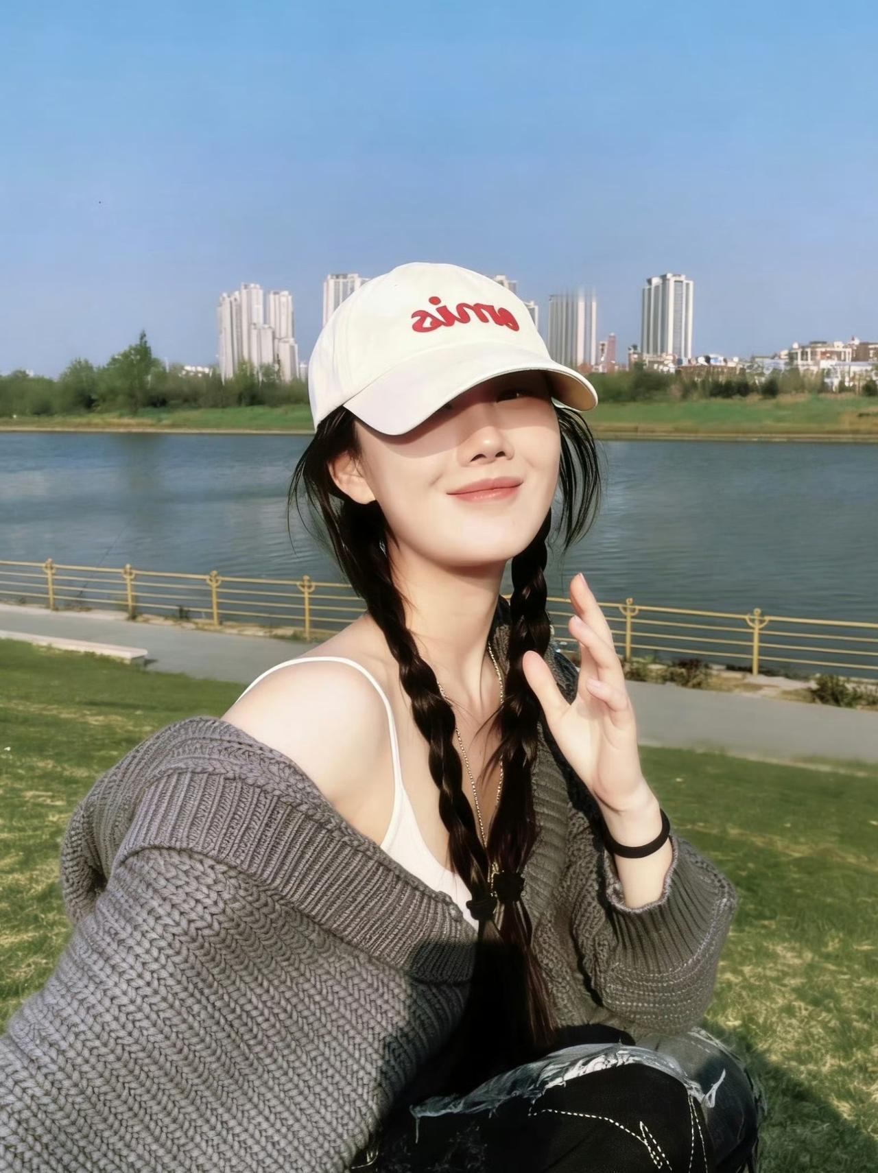 江边拍照日记📸春日江边，风是自由的，我也是✨