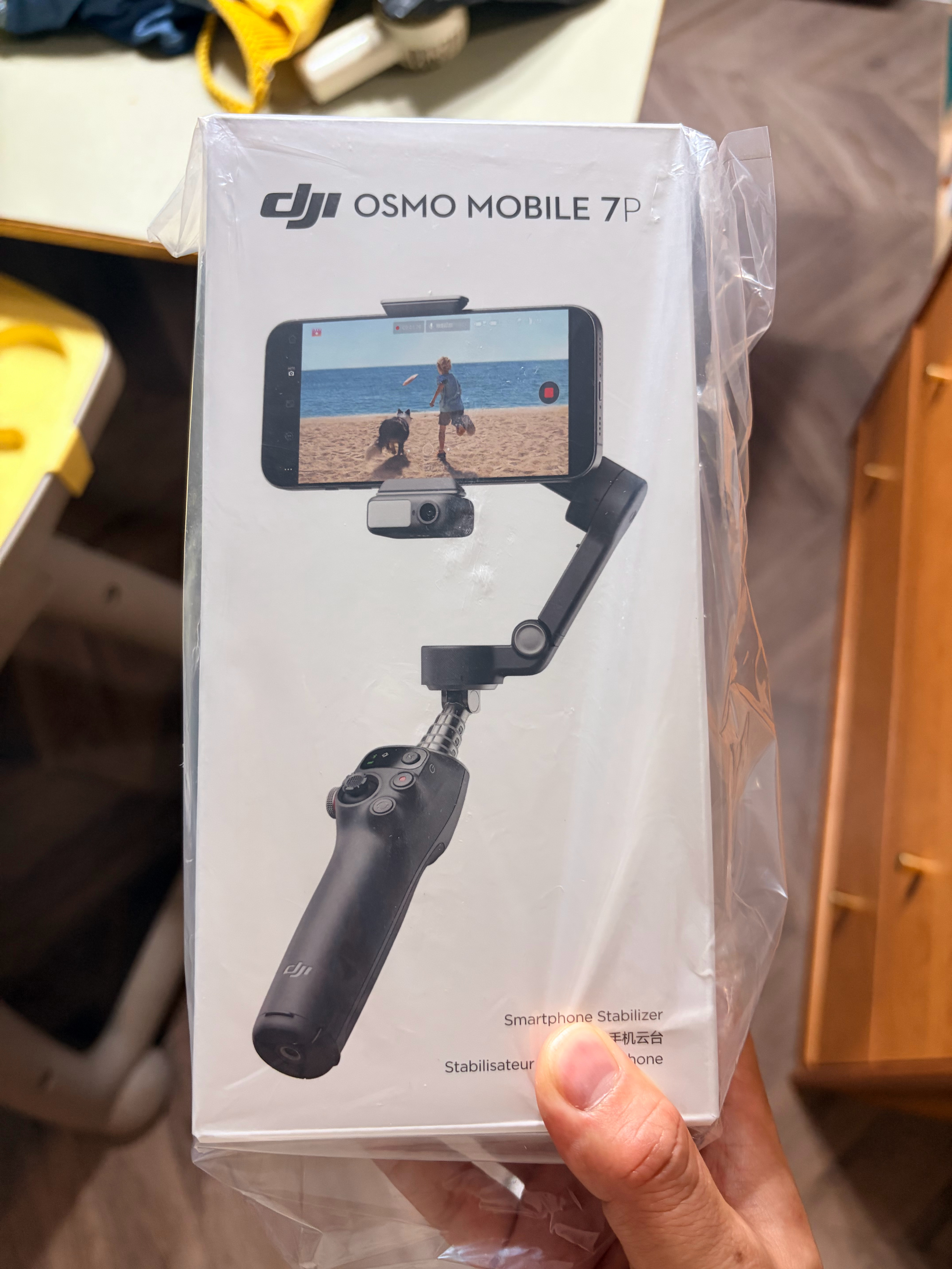 收到一个大疆手机云台，我看着能自动追踪，想自己用用不便宜狗粉们。结果您猜怎么着，