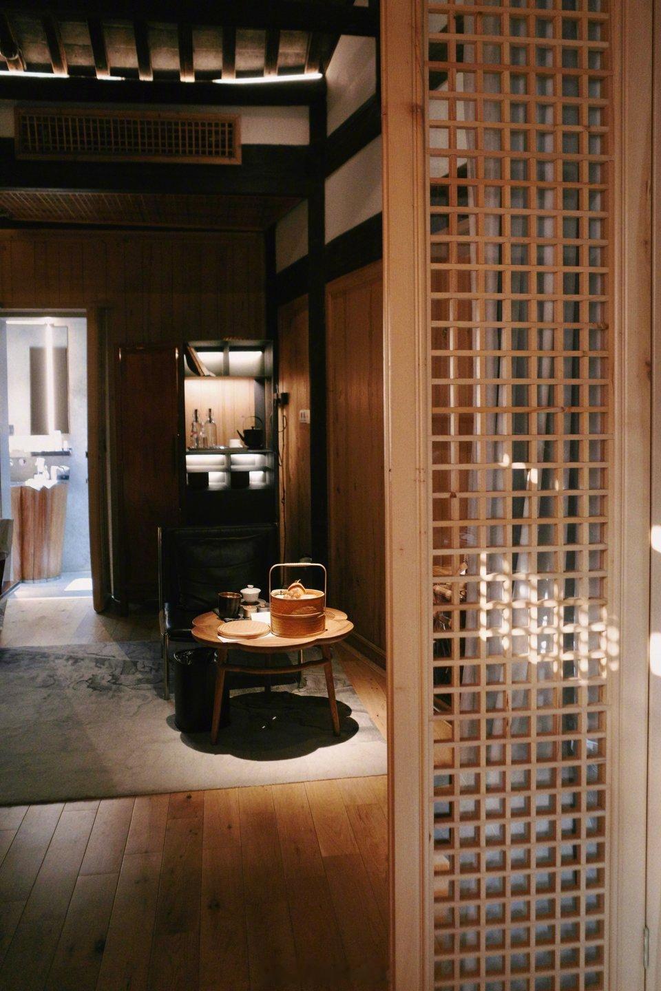 中国古建令人惊叹1两黄金竟能贴满3套3室1厅 一两黄金贴满三套三居室，古建鎏金的