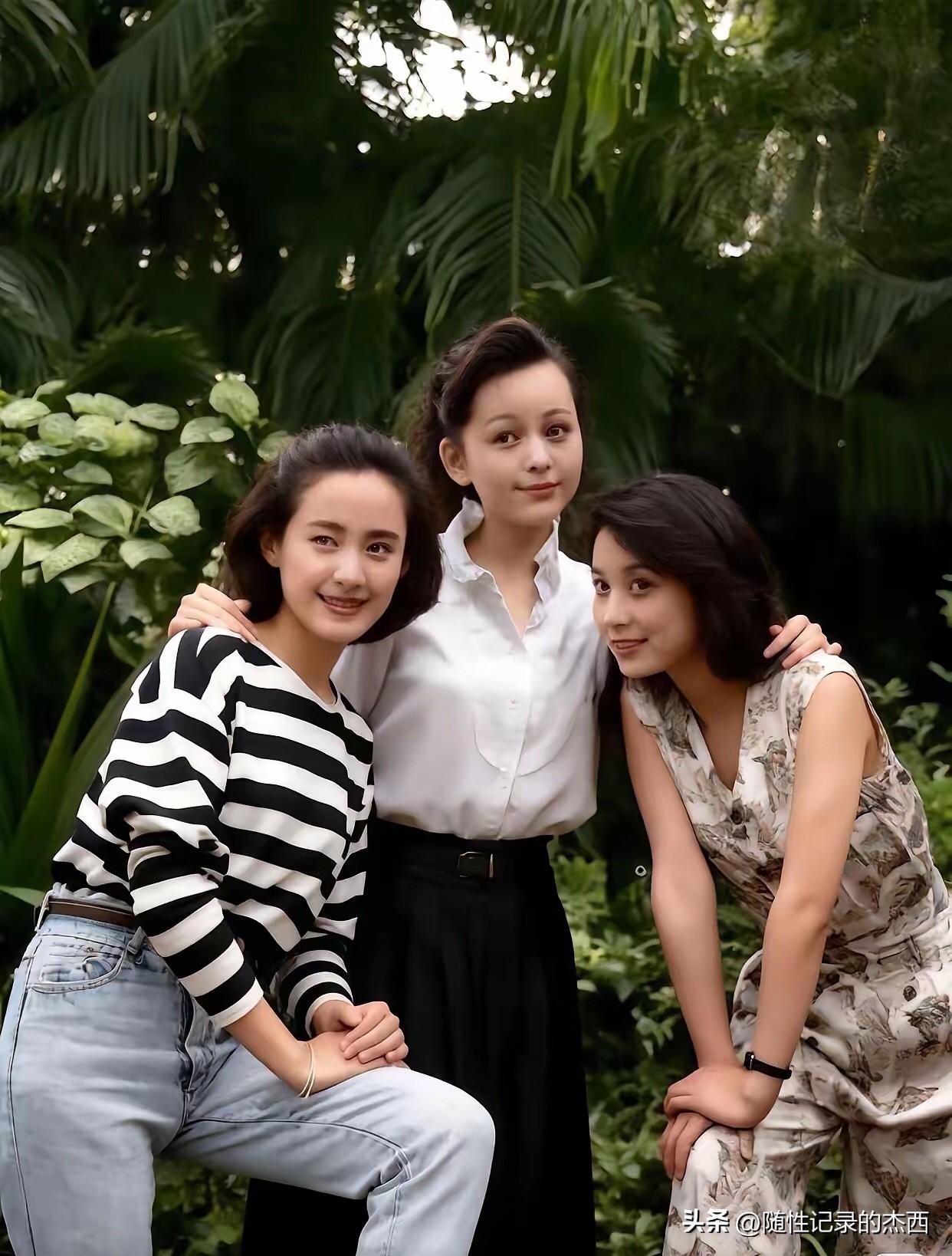 早些年三位女明星的合影里，王琳颜值最一般，但她的长相最有特点，让人看一眼就记住了
