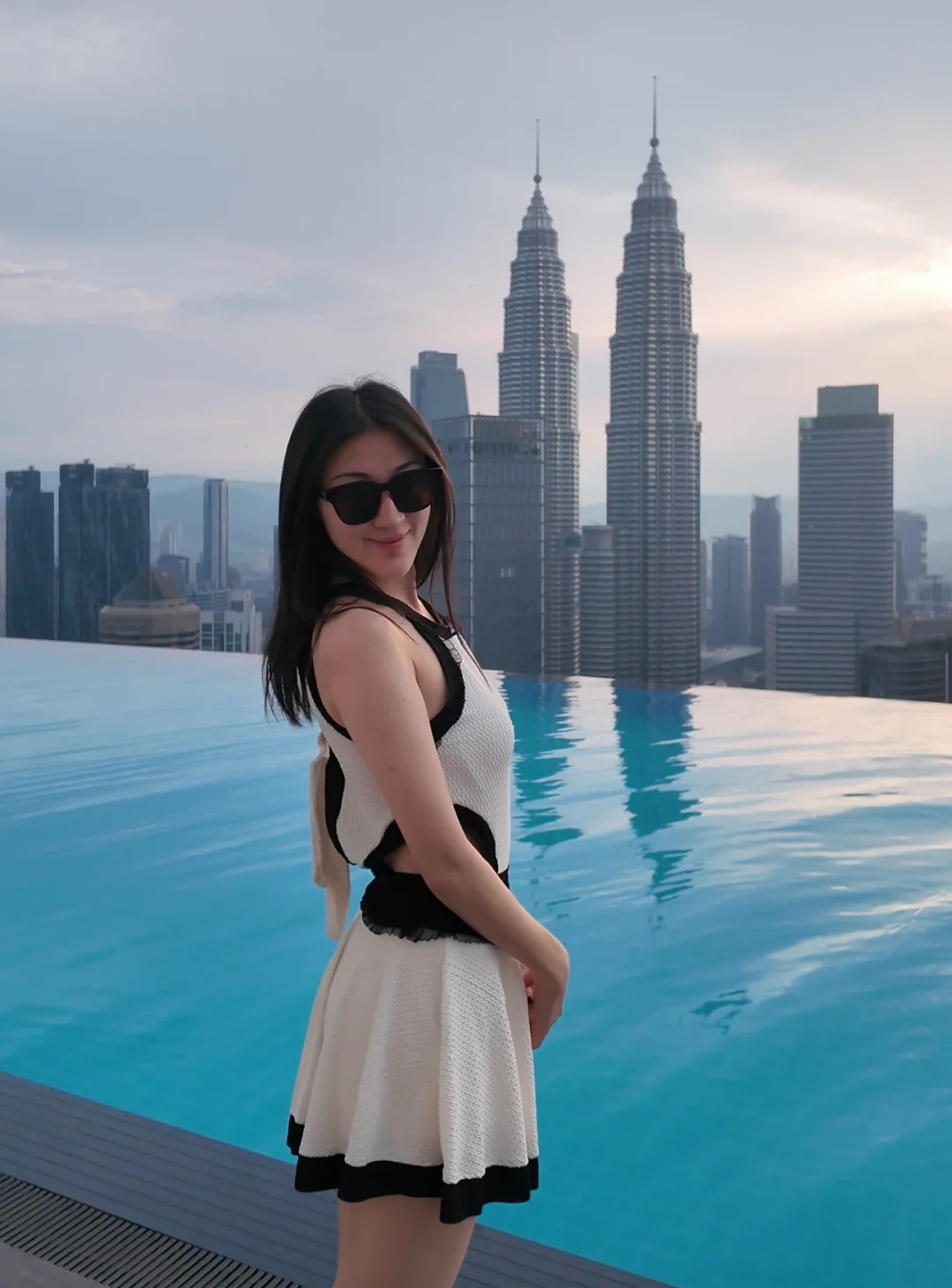 小说里的A市～吉隆坡的无边泳池