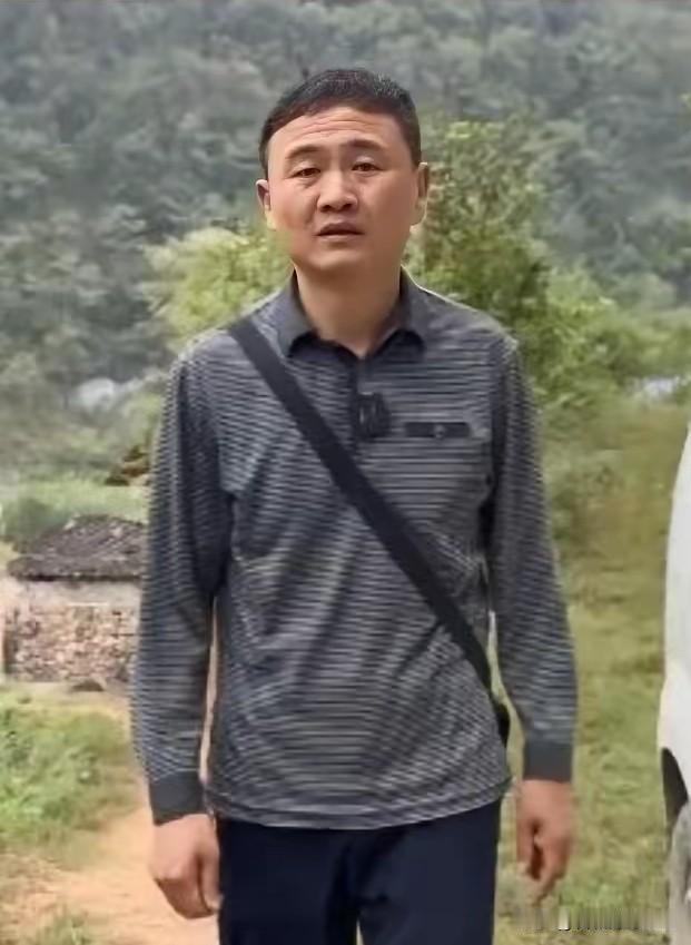常德石门县那位叫毛小欣的“山货郎”，最近真是火得一塌糊涂。五百多万粉丝盯着他那辆