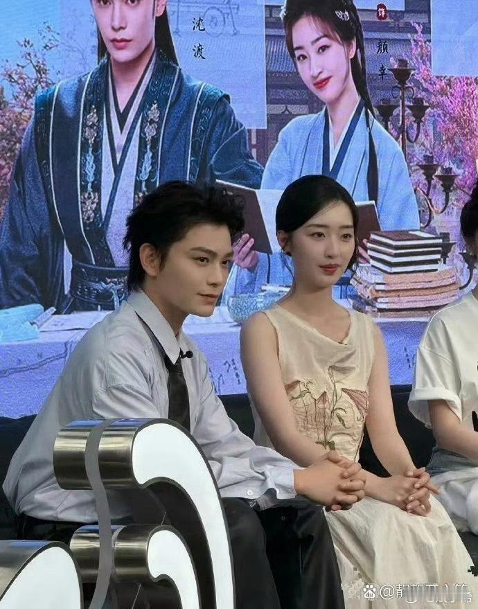 长乐曲里的男女主角特别般配，让人感觉很有情侣氛围 