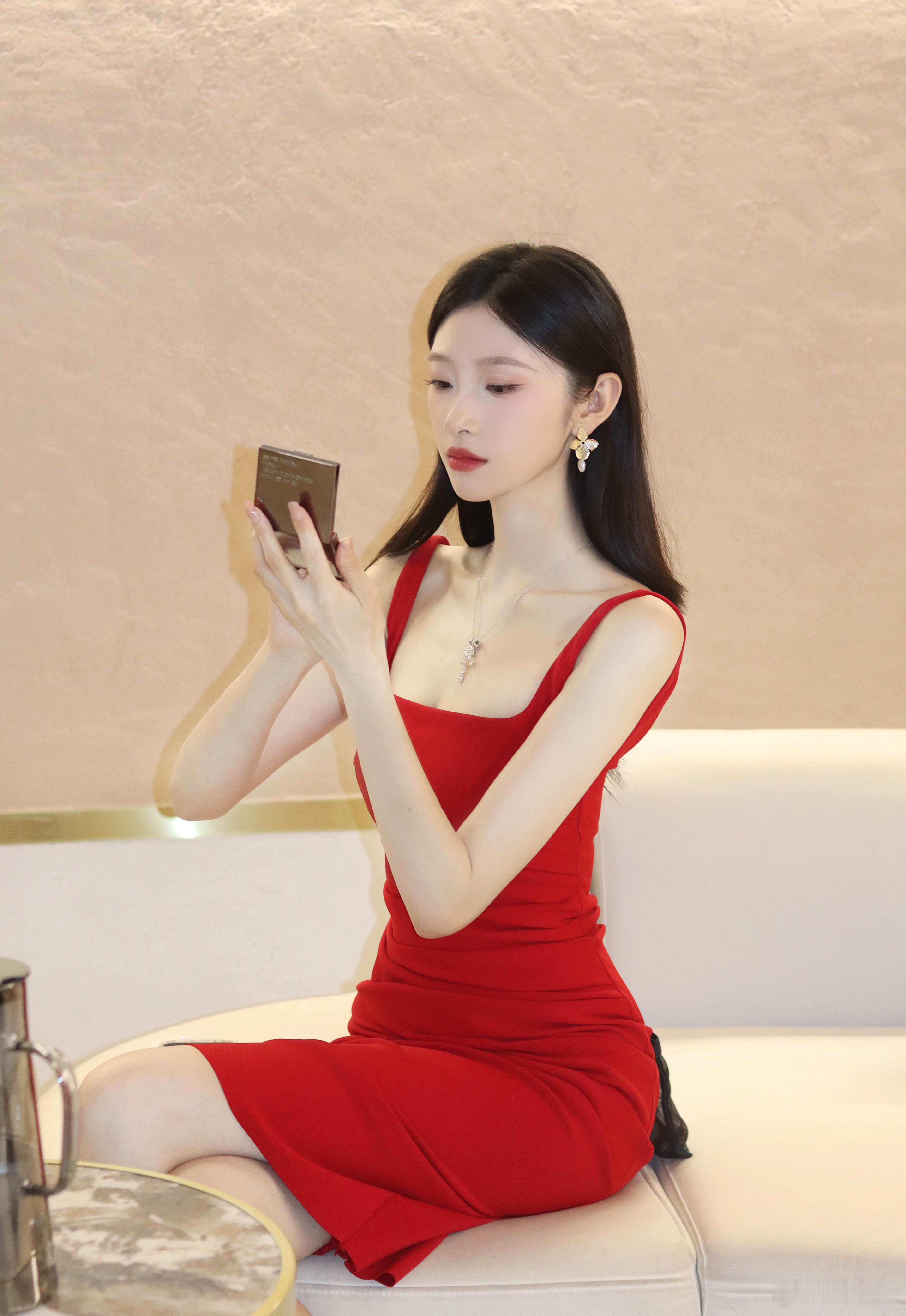 烘托明媚 