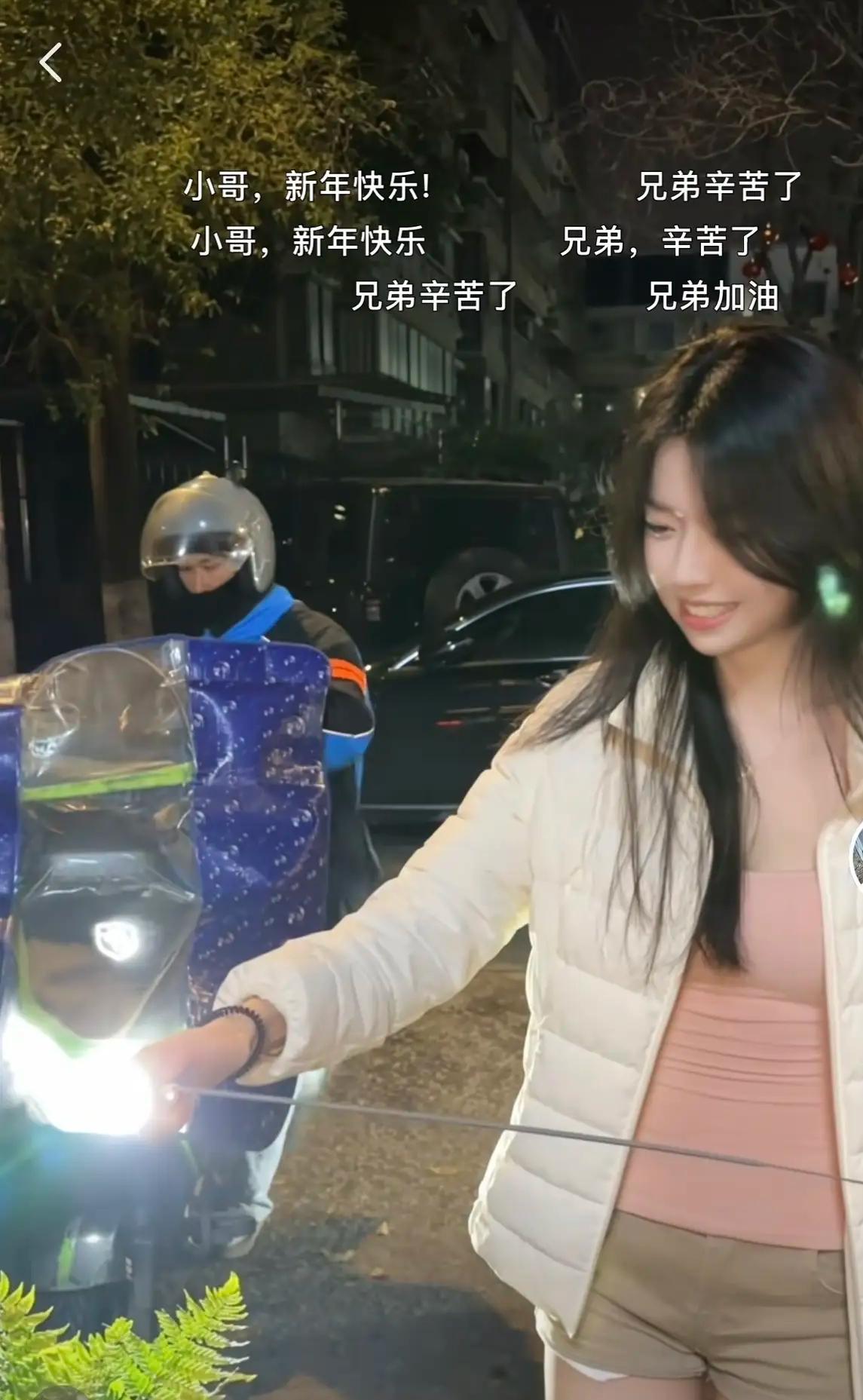 今天刷到了九边Pro博主的一篇微头条很受感触，
他说，他刷到了一个爆款视频，点赞