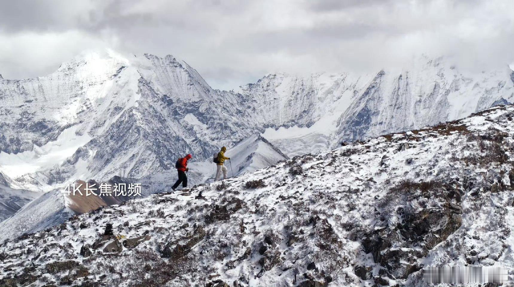 真的是太会了！浪拍礁石、雨滴坠落的瞬间被拉满质感，还原真实光影，随时捕捉灵动瞬间