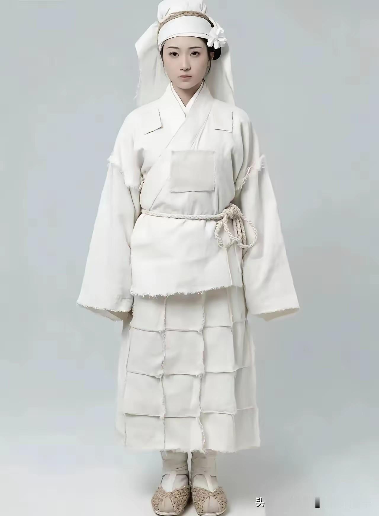 巴黎世家这是准备进军我们东亚国家的丧 事 市场吗？
必须说这个设计，真是没话说，