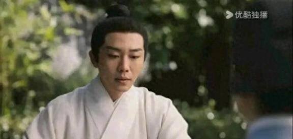 这部剧是郭锋大哥指挥的，胡冰卿、翟子路、贺鹏、丁笑滢站在最前头，冯筱童、李嘉鑫、