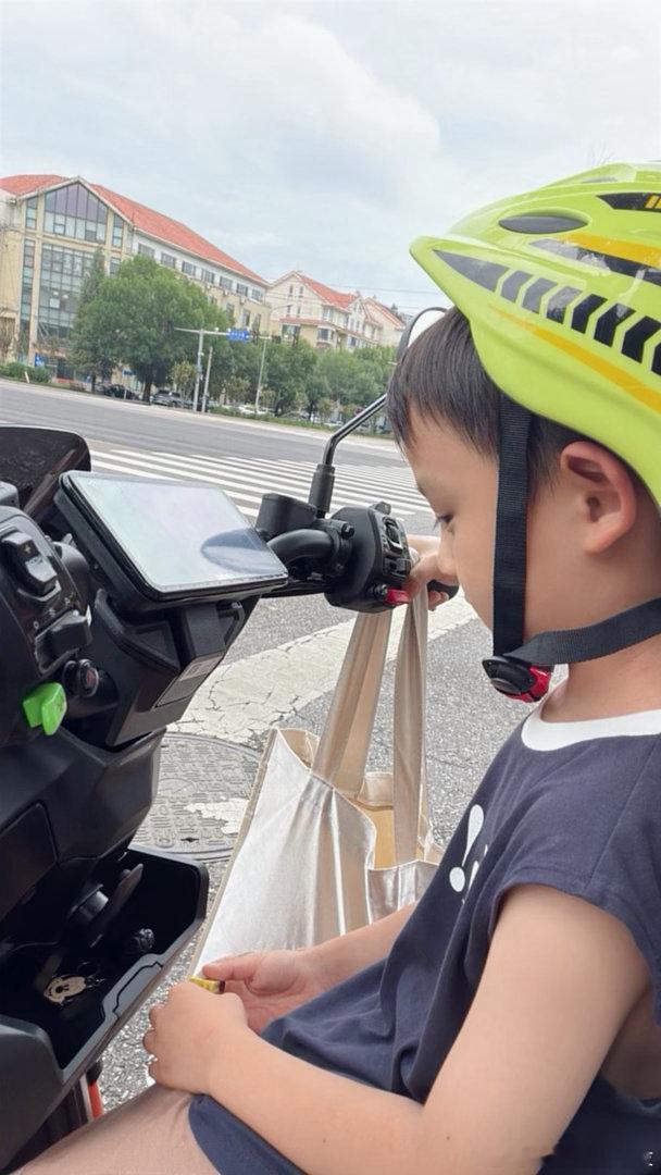 又跑出来了