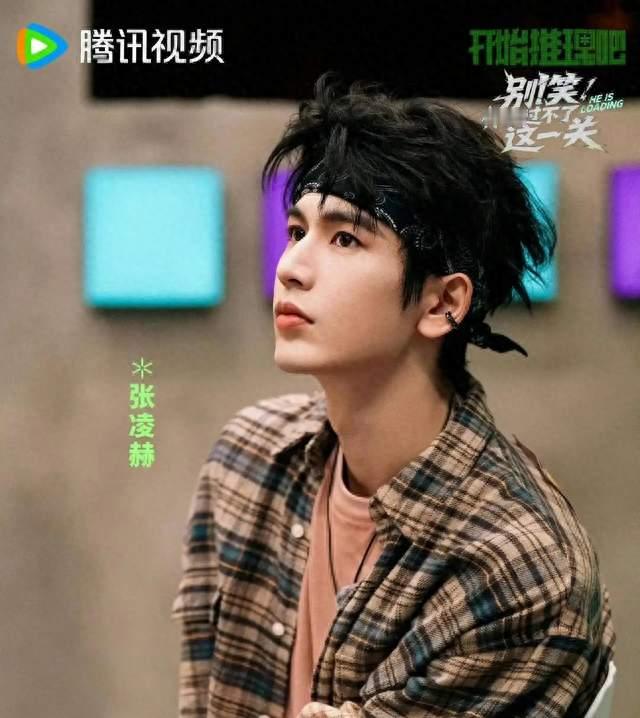 张凌赫自曝没有一米九！全网疯狂脑补大高个，本人亲自在线辟谣