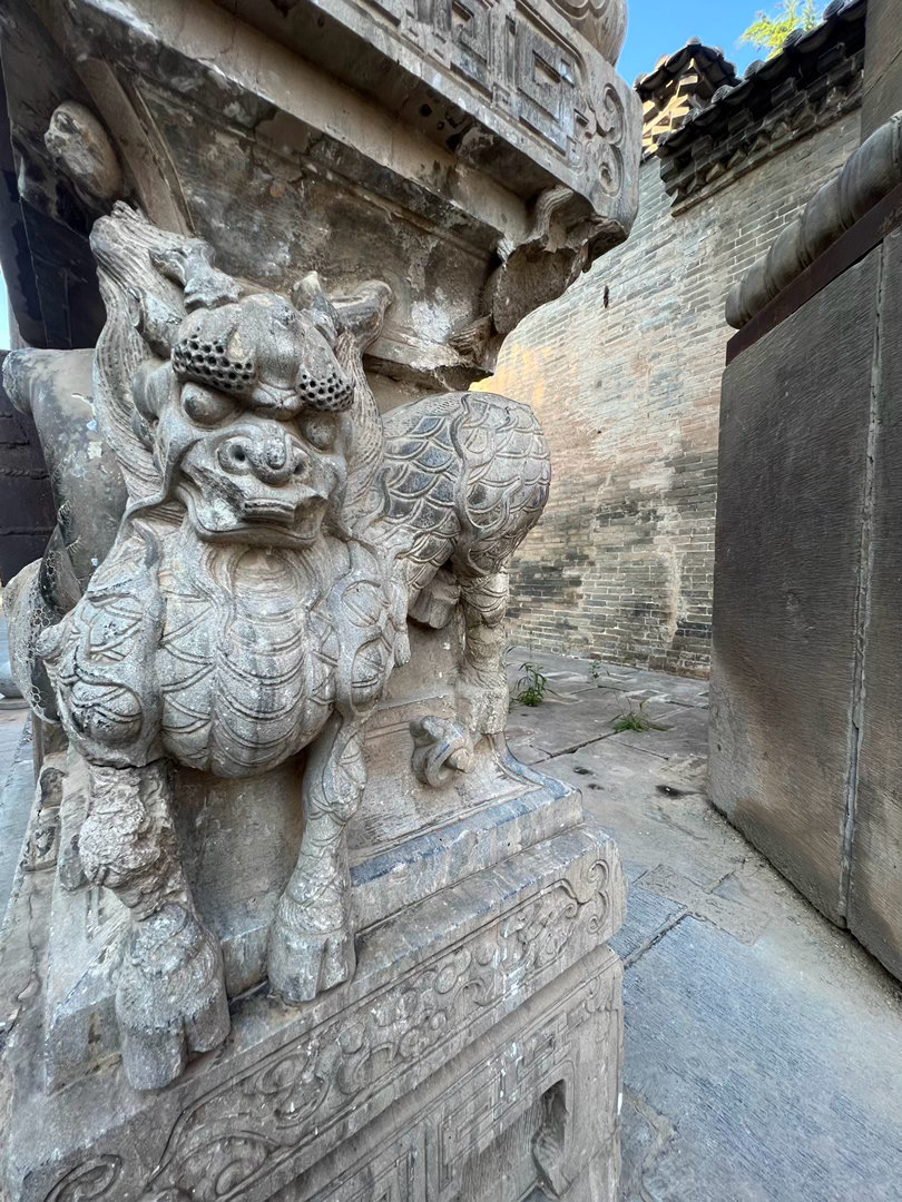 山西运城绛县南樊石牌坊是第七批全国重点文物保护单位，始建于清嘉庆九年，公元180