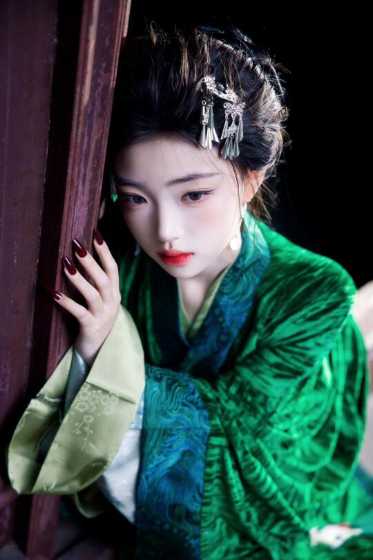 啊啊啊鞠婧祎这个妆造也太惊艳了！