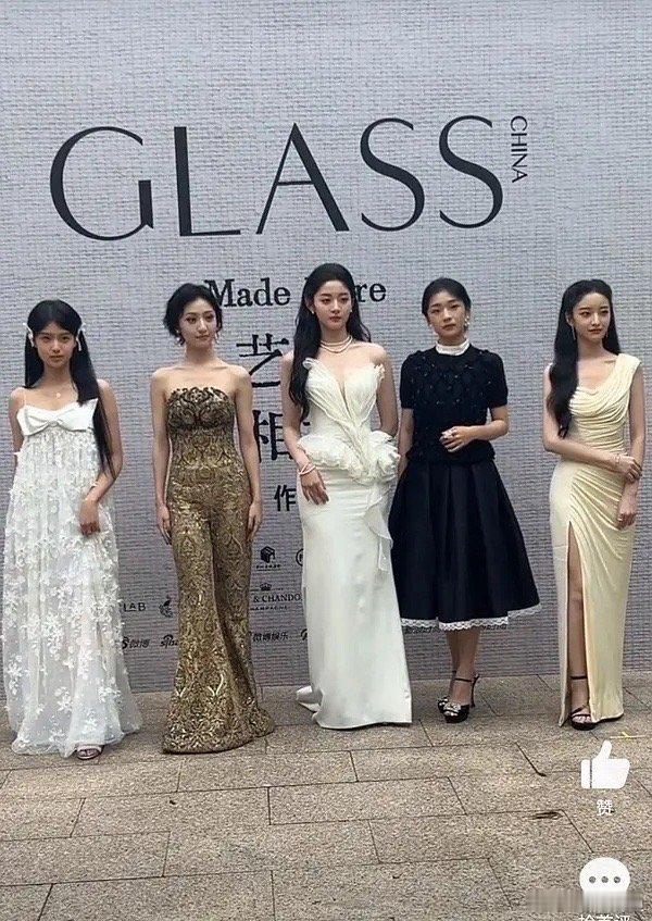 艾米同框怎么这么黑，完全没有灵气呀 ​​​