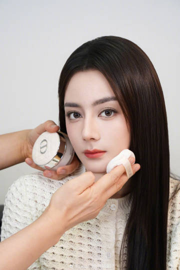 买迪丽热巴同款就可以长这样吗买迪丽热巴同款可以跟她长一样吗大家调侃买迪丽热巴同款