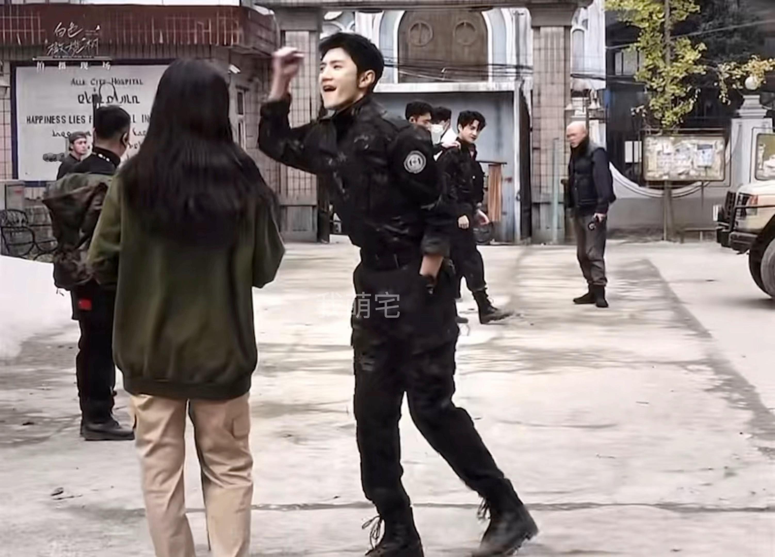 喜洁良远[超话]  真情侣就这样… gzs发杀青也要植入两小段圆子逗老婆开心[努