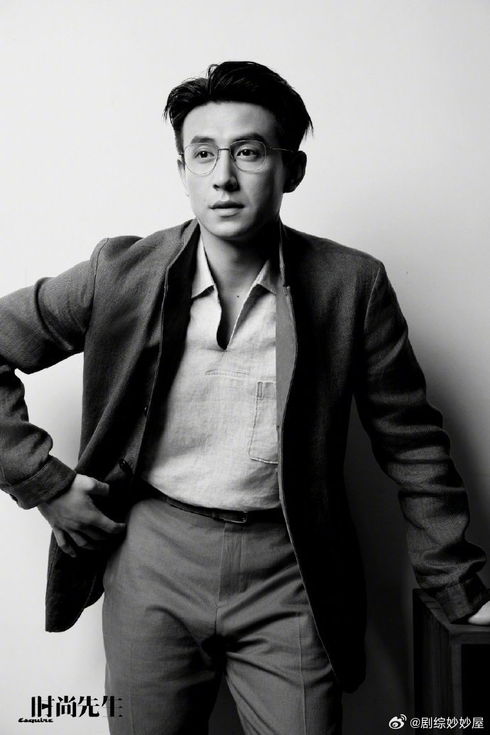 刘萧旭时尚先生刘萧旭时尚先生这组图拍的很好啊，硬朗成熟的同时又有点活泼，时尚表现