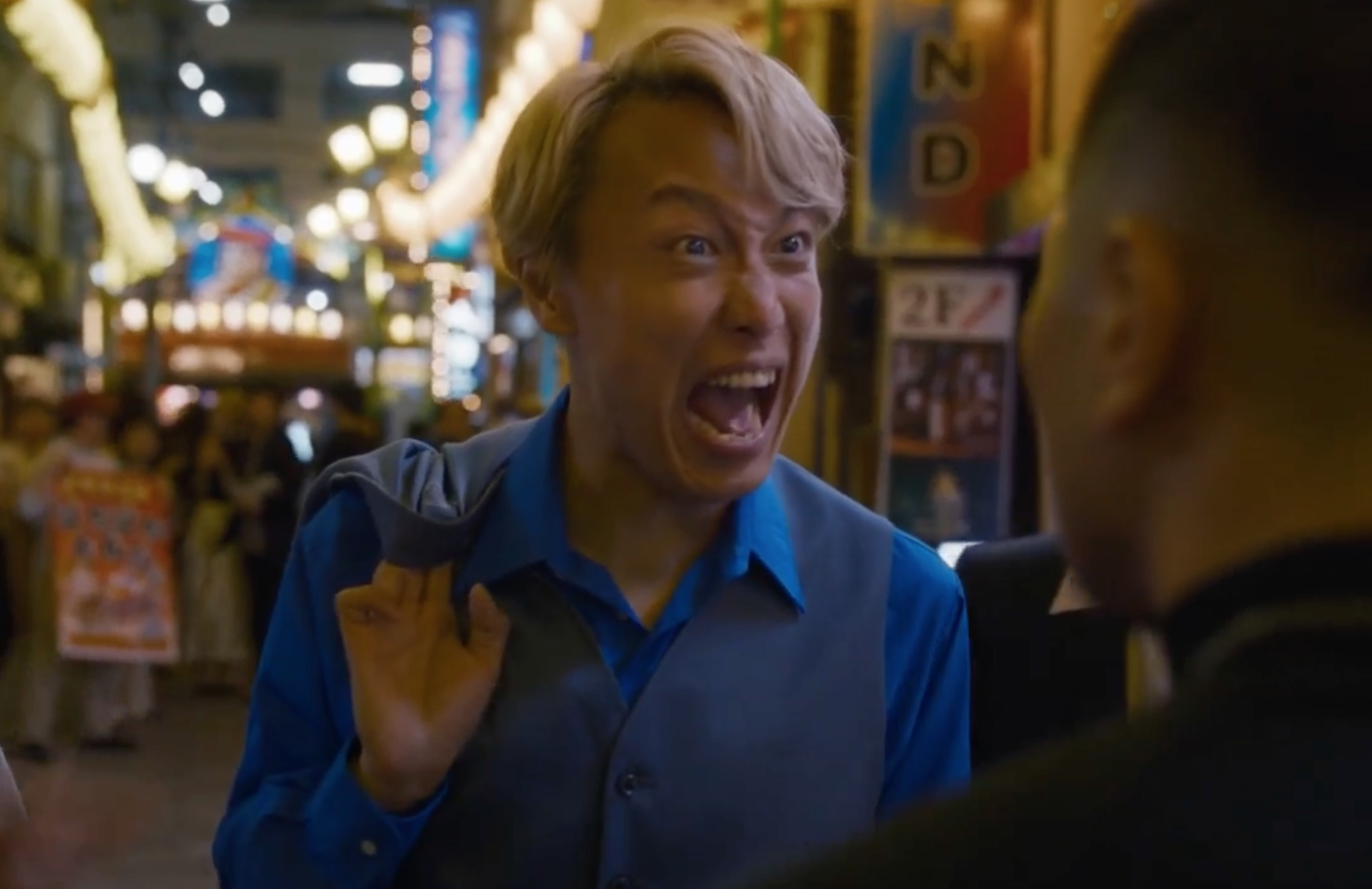 搞笑艺人晋一出息了，都能演电视剧然后被 龟梨和也  揍了～ 