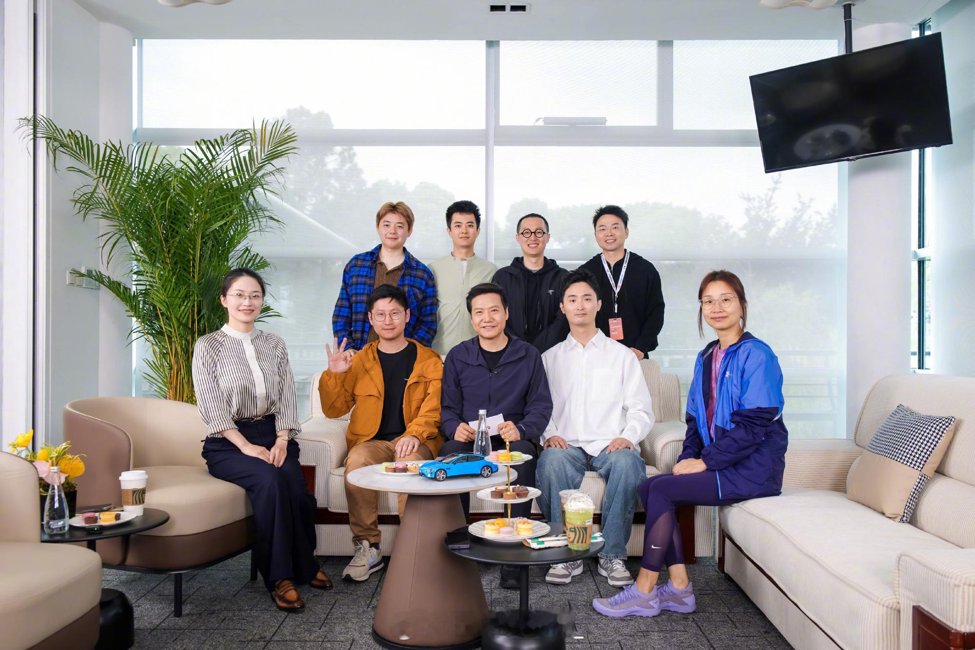 轿跑车型，我真的推荐你首选新SU7，家用代步、长途自驾、商务出行全场景适配，审美