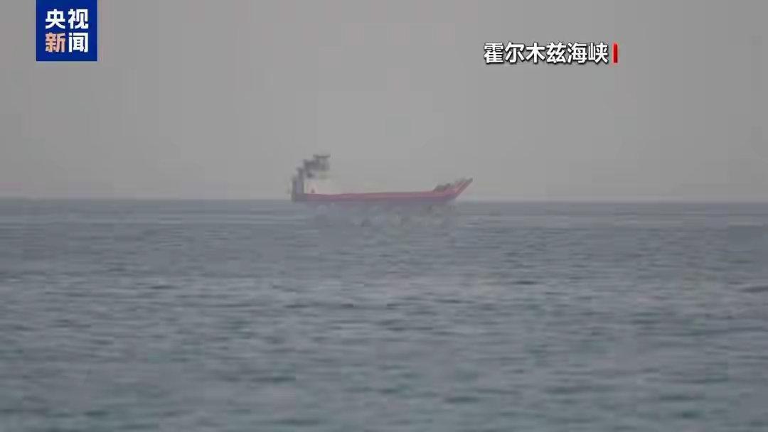 伊朗“波斯湾海峡管理局”宣布霍尔木兹海峡暂停通行当地时间31日，伊朗伊斯兰革命卫