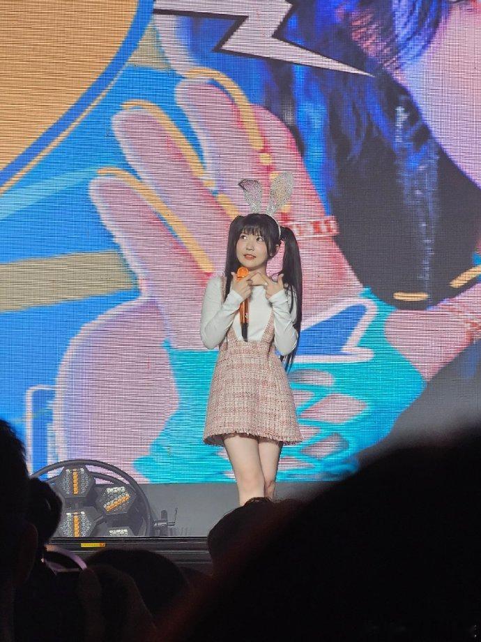 #赖美云复刻101爱你舞台# 赖美云在生日会的安可舞台带来惊艳复刻，复制了创造1