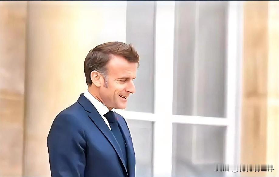 12月8日下午的最新消息，现在他来了，第三条：马克龙回国变脸，威胁对华征关税逼降