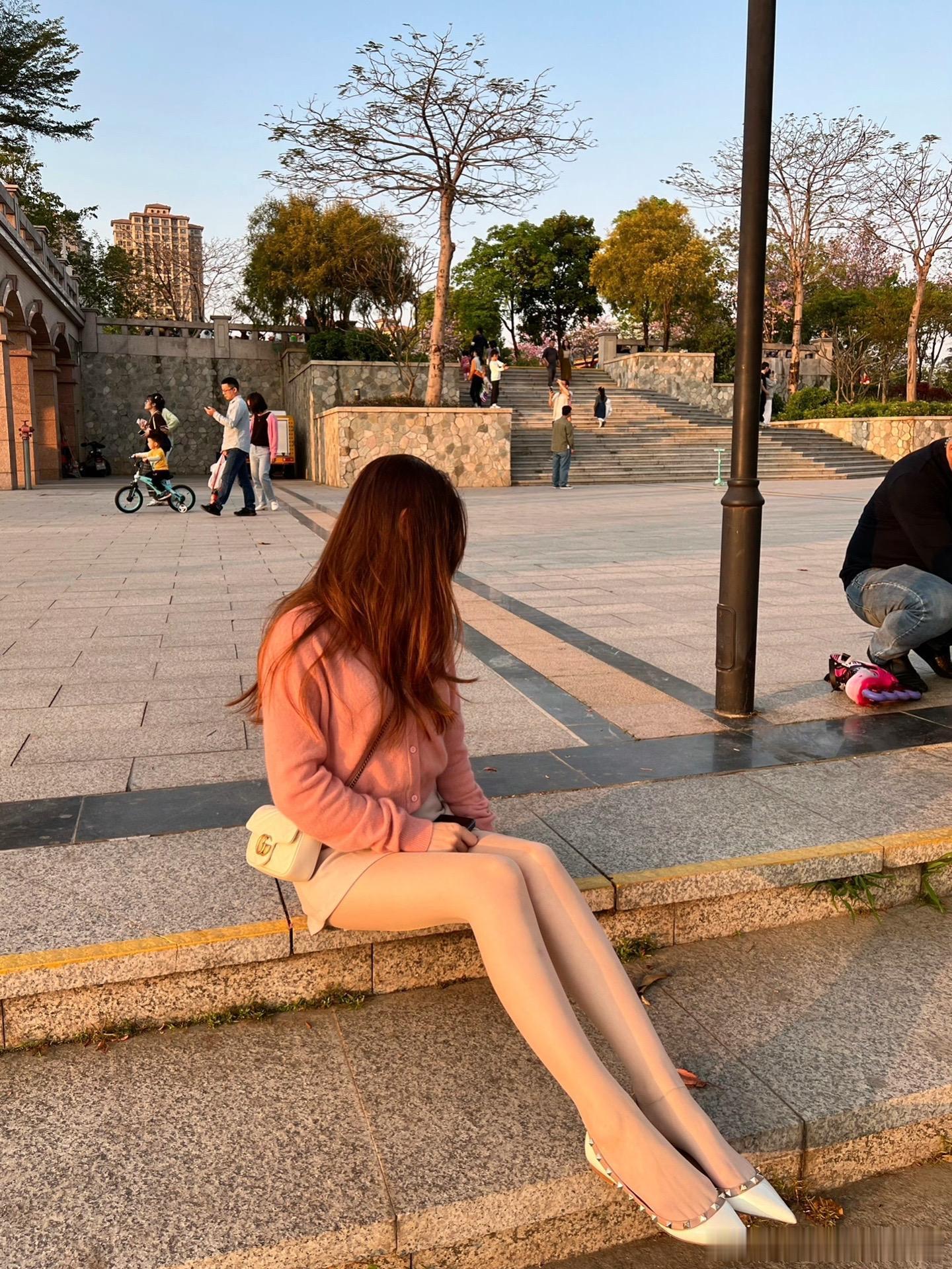 夕阳下的丝袜平底鞋少女～ 