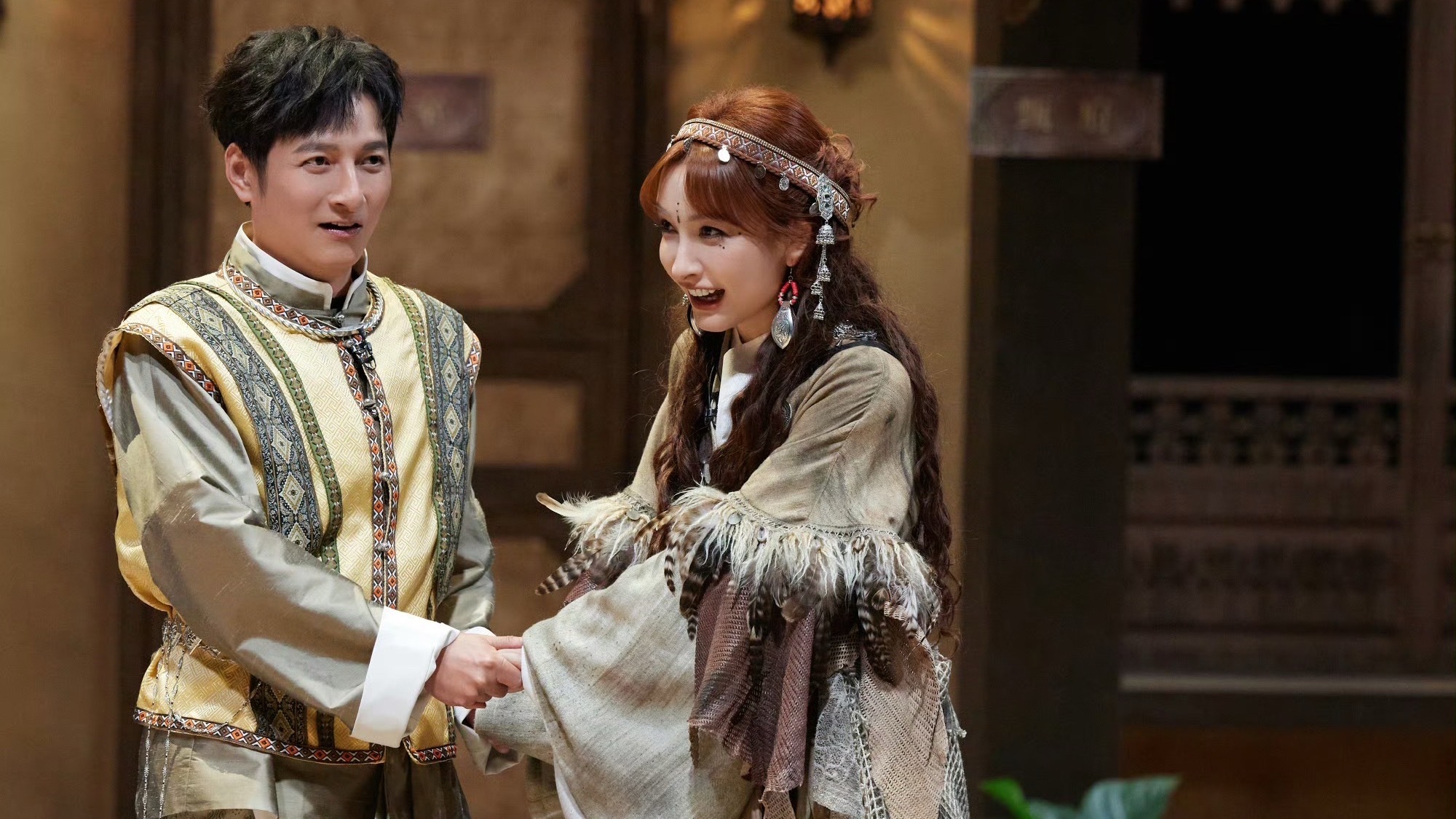 嘉哥和昕昕还有何老师在大侦探团聚 看得我哈特软软何炅李维嘉吴昕重聚大侦探