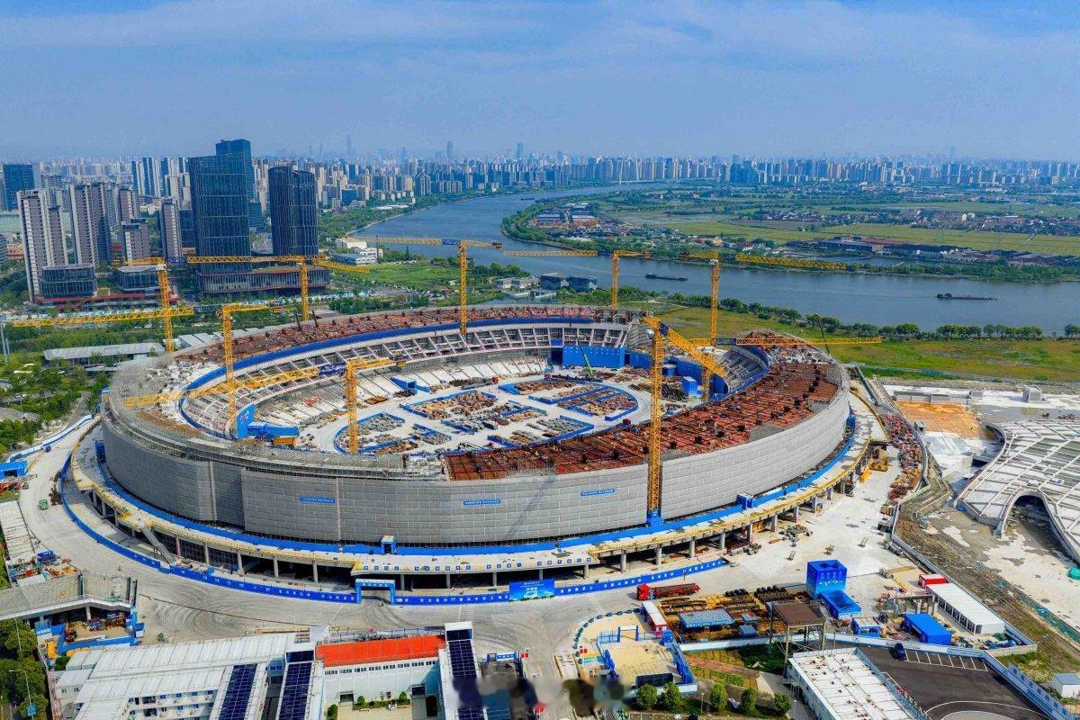 宁波奥体中心二期假期不停工加速建设 五一假期，宁波奥体中心二期项目假期不停工，施
