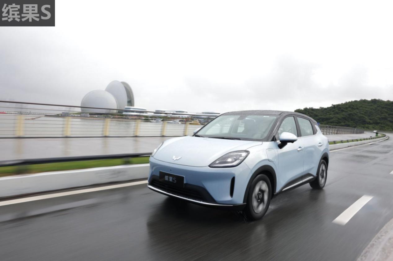 缤果家族十月销量超2.6万，只因缤果S同级无对手？
 
十月份，五菱缤果家族力压