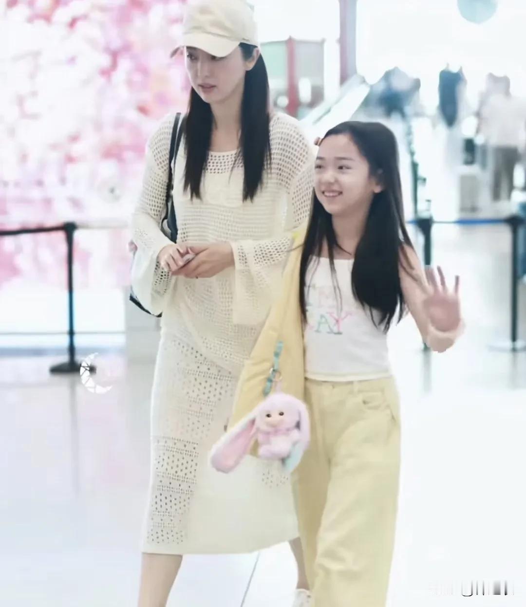 董璇再婚了，但她却因为女儿的原因，还是不和丈夫一起住，这会奇怪吗，我不觉得。
