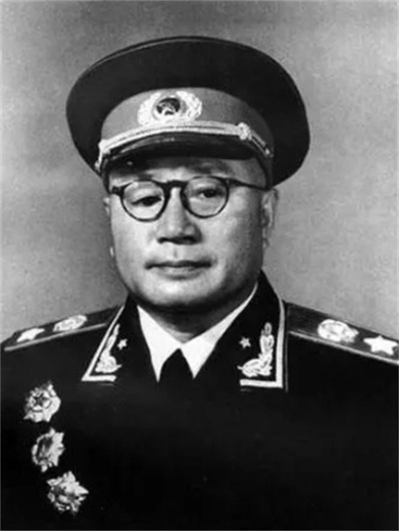 1916年，重庆一家德国医生开的诊所。来了个年轻人，右眼血肉模糊，——他是护国军