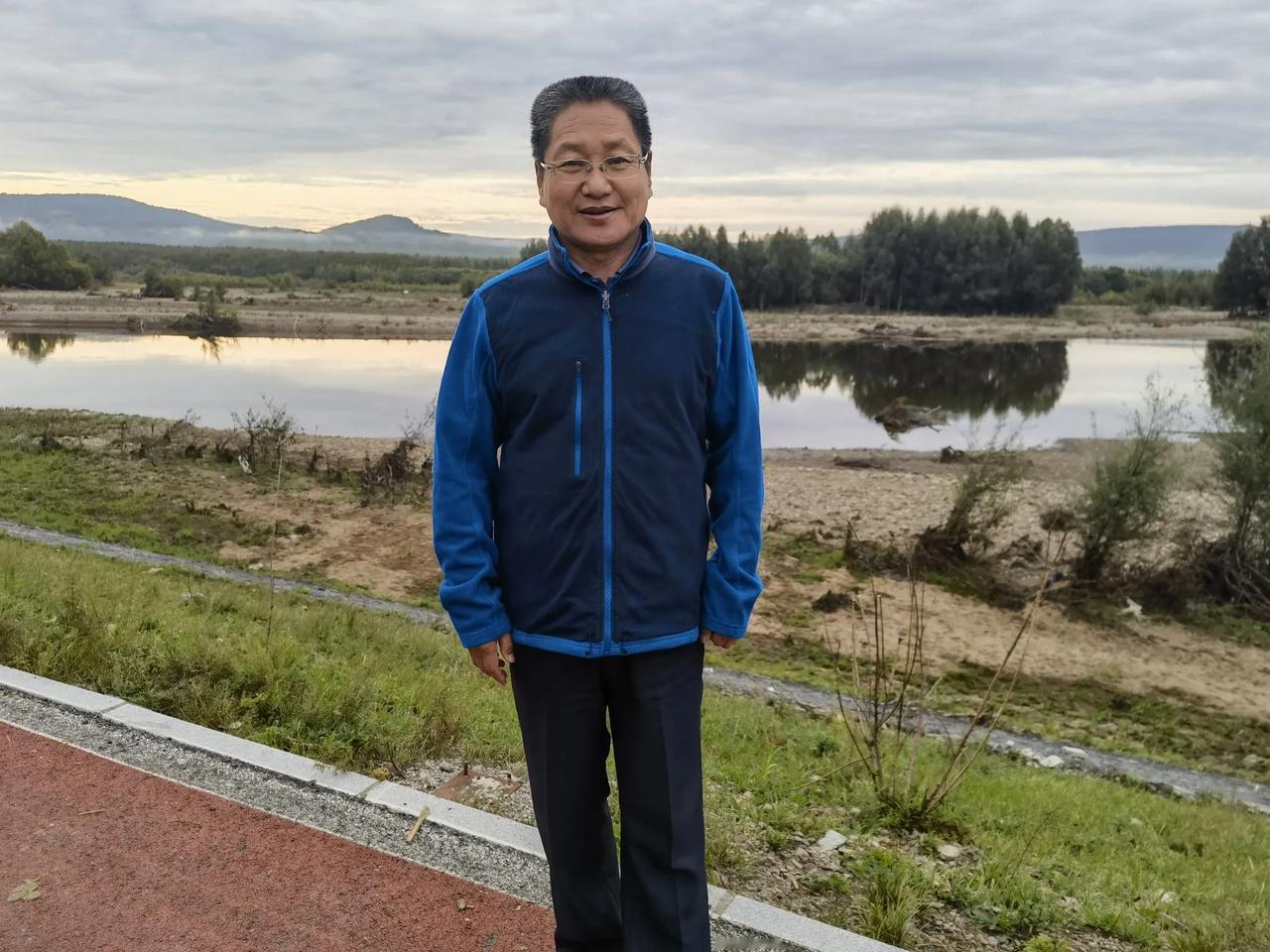 从酷热的京城到冷极小村，过度避暑，还有点不适应。当地老百姓介绍说，立秋前比较舒服