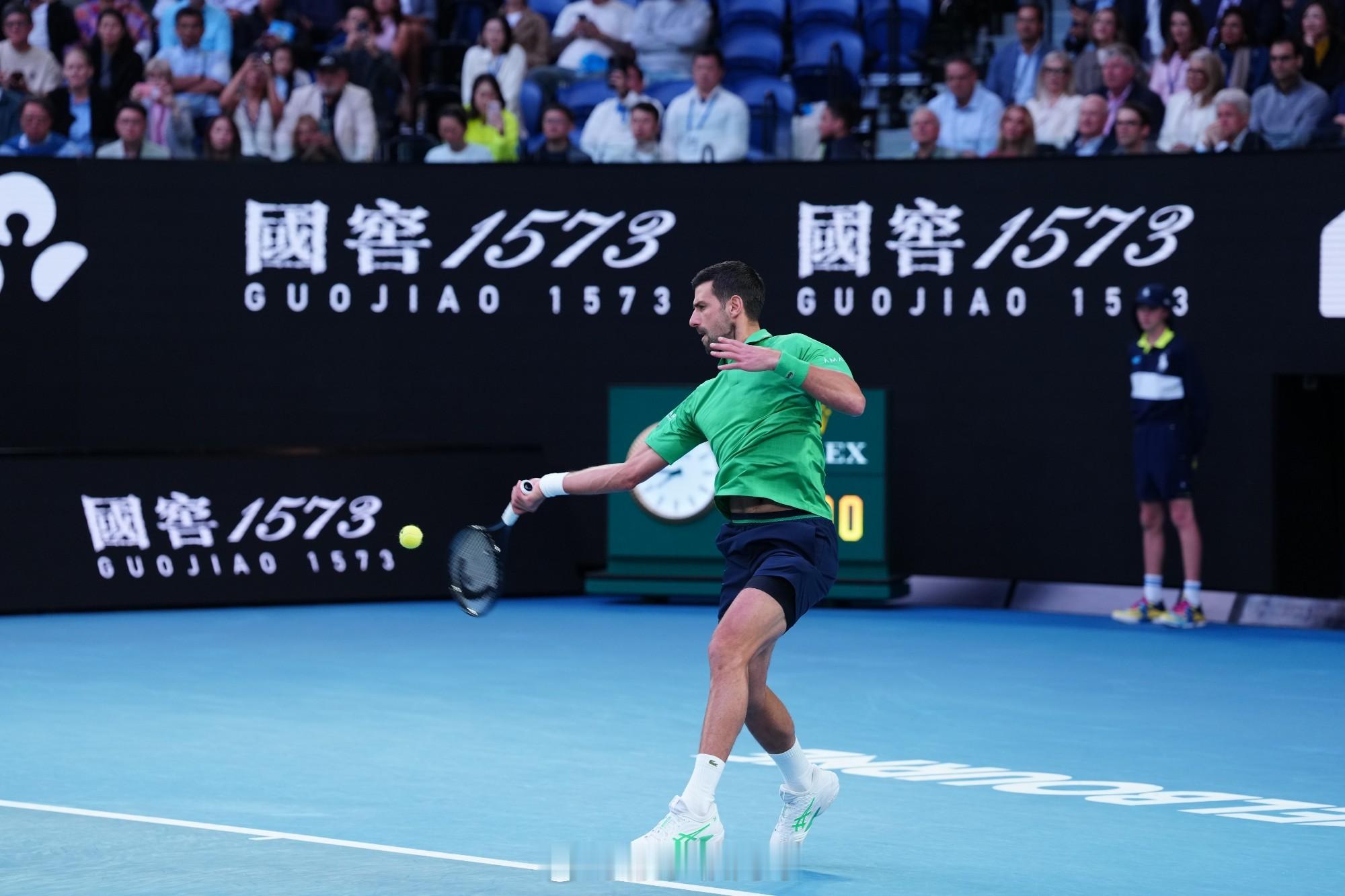 澳网2026 阿尔卡拉斯2-6/6-2/6-3/7-5战胜德约科维奇，首次夺得澳