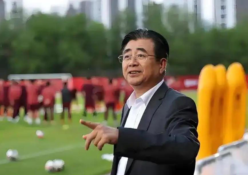 中国足协有点奇葩，除了给主教练和队员徒增压力和烦恼这点副作用，其他一点作用也没有