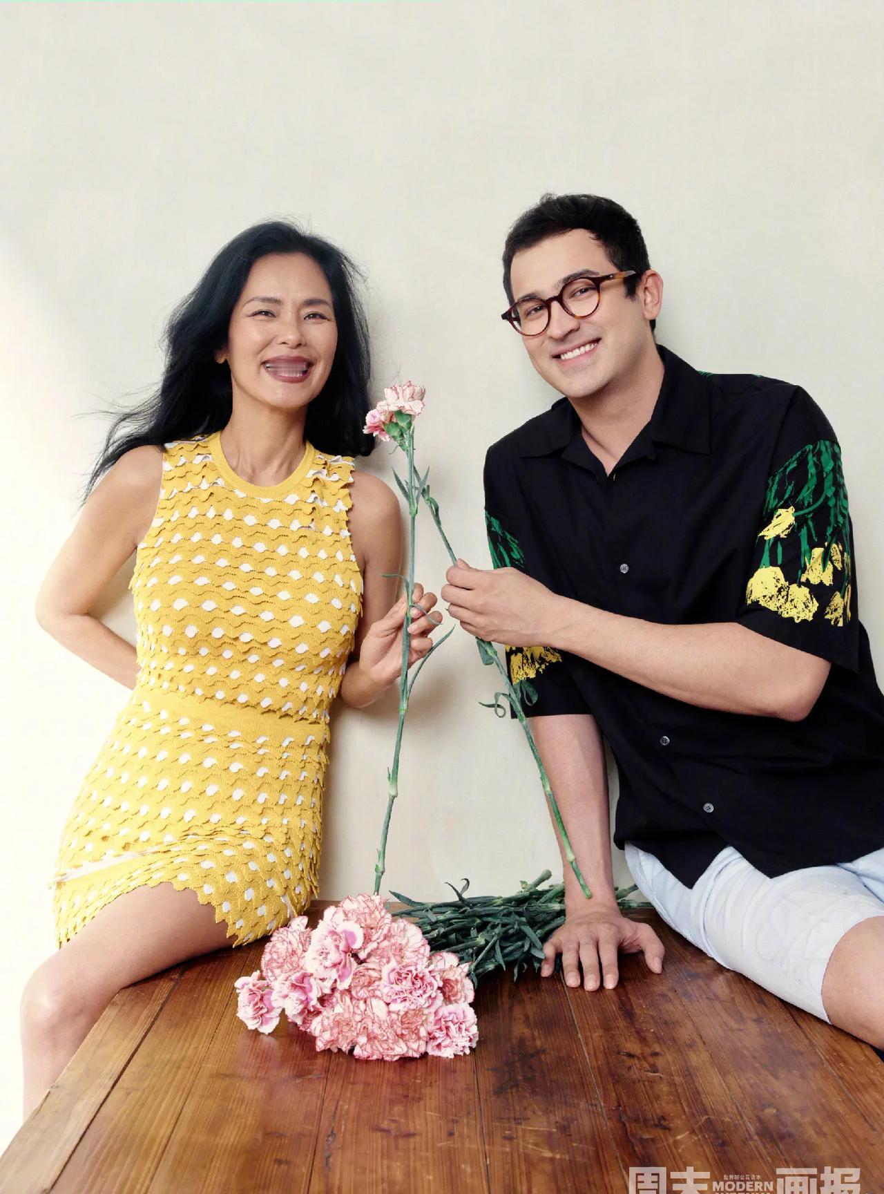 著名歌手韦唯和儿子合体拍摄杂志，61岁的她风采依旧！

韦唯一直以来都是华语乐坛