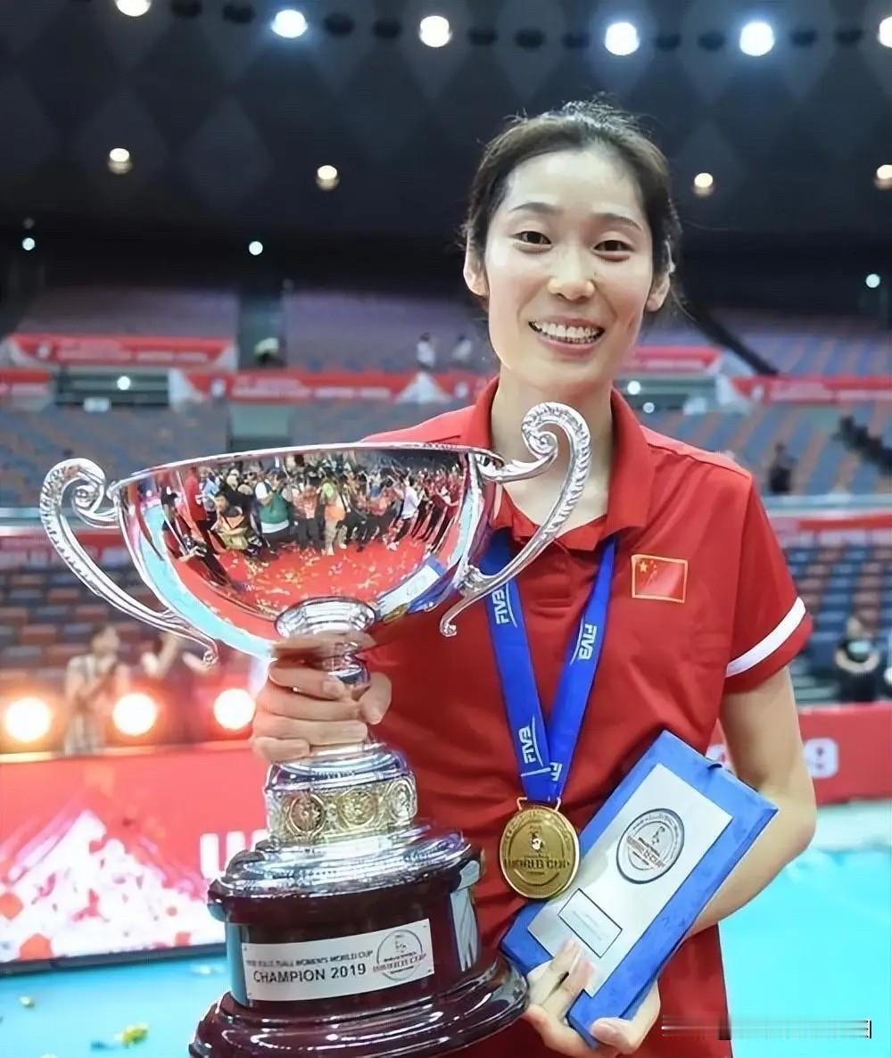 终于发现：朱婷国际“认可度”，比国内强太多了。

美国的排球世界杂志，最近发函给