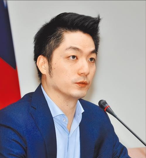 邱毅说，台北市市长蒋万安曾宣称，如果大陆继续在台海进行军机绕台和军演的话，他就要