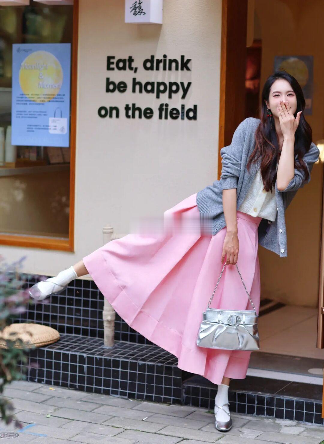 粉灰绝配💖针织开衫配半裙太温柔