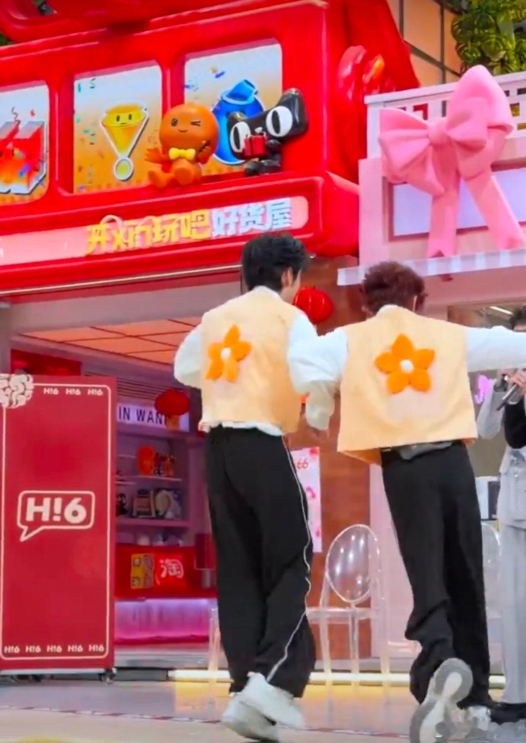 张颜齐公主抱丁程鑫丁程鑫张颜齐兄弟抱了不止一下你好星期六 好六舞台甜度超标！张颜