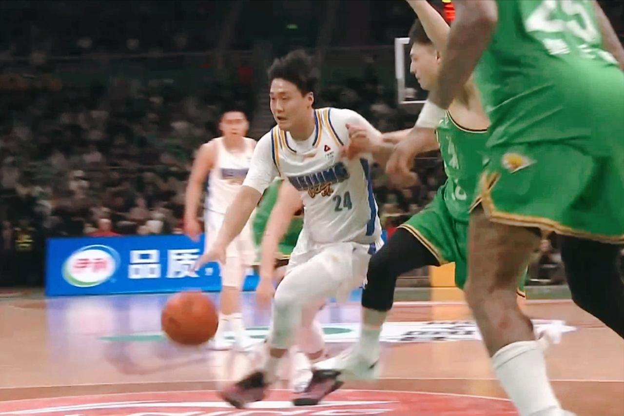 辽京大战好看！
强力外援靠边，
本土后卫左右胜负。

3 月 21 日，CBA 