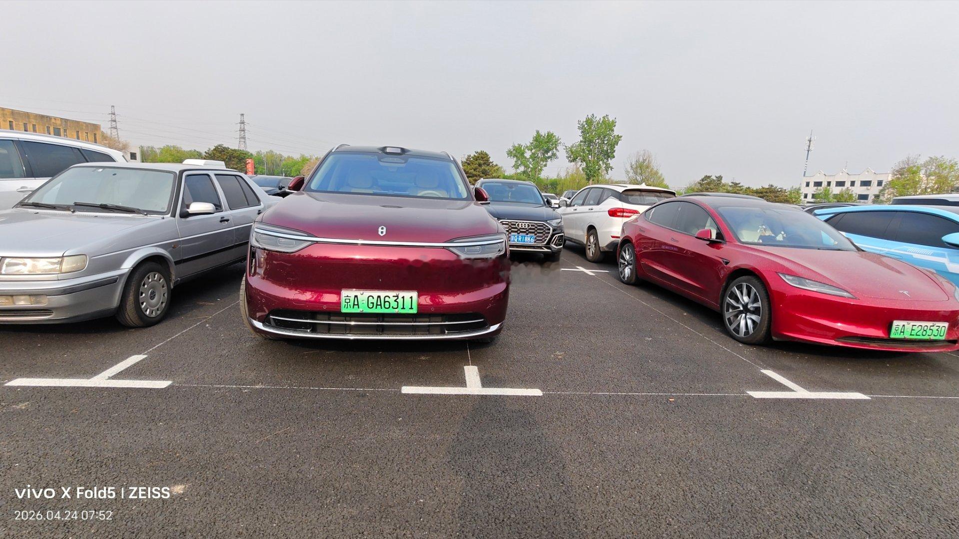 北京车展本来车位就紧张。这车停的2026北京车展