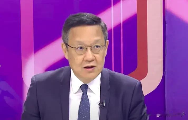 在15日的岛内媒体中天新闻，介文汲大赞华为三折叠手机，俄外长拉夫罗夫在日前的金砖