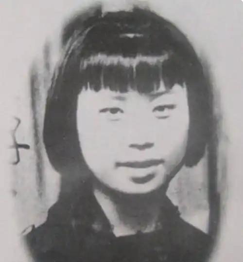 1941 年，地下党刘彩凤被捕，县长见她长得漂亮，就动了歪心思，支开看守，单独对