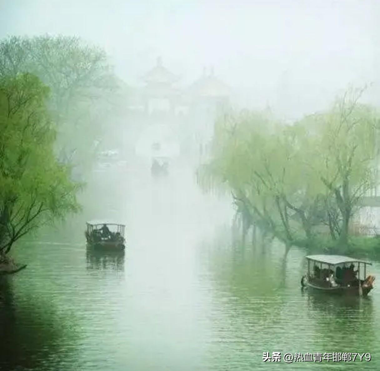 上联：雨打花枝颤，求下联：…？我的下联是：雨打花枝颤，风吹烟柳拂。此上联意境纯为